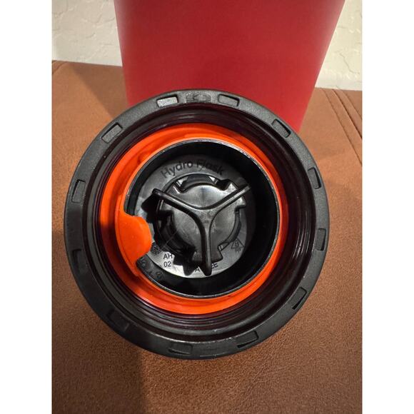 Hydro Flask 32 oz Wide Mouth Red Water Bottle – Read – Leaky Cap / Small Scratch - Picture 8 of 9